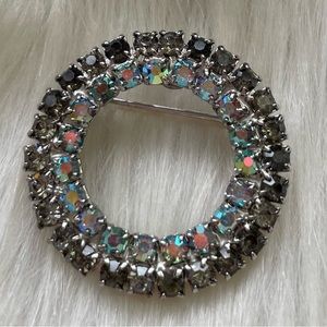 Vintage faceted rhinestones brooch